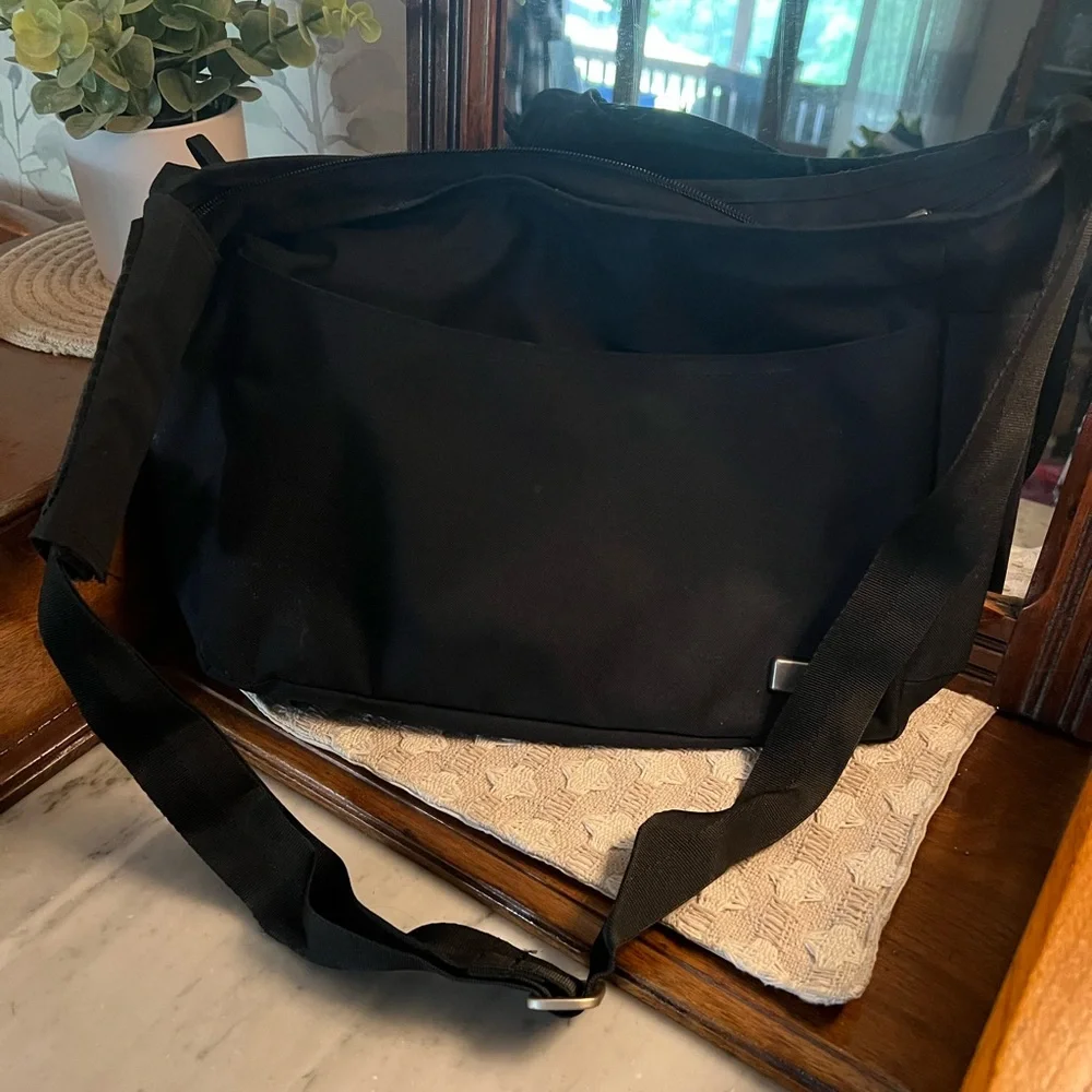 CABELA'S Classic Nylon Classic Crossbody Multi Pocket Travel Bag Black Adj Strap